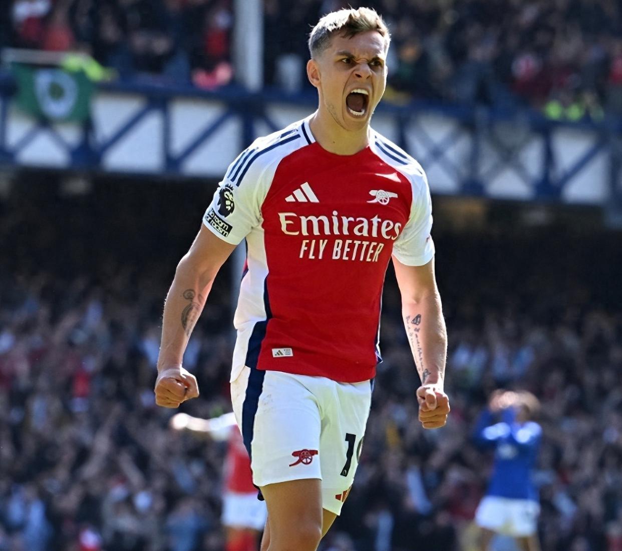 科贝记者：阿隆索在雅典主动和维尼修斯等球员改善关系（COPE记者：阿隆索在雅典主动修复与维尼修斯等球员的关系）