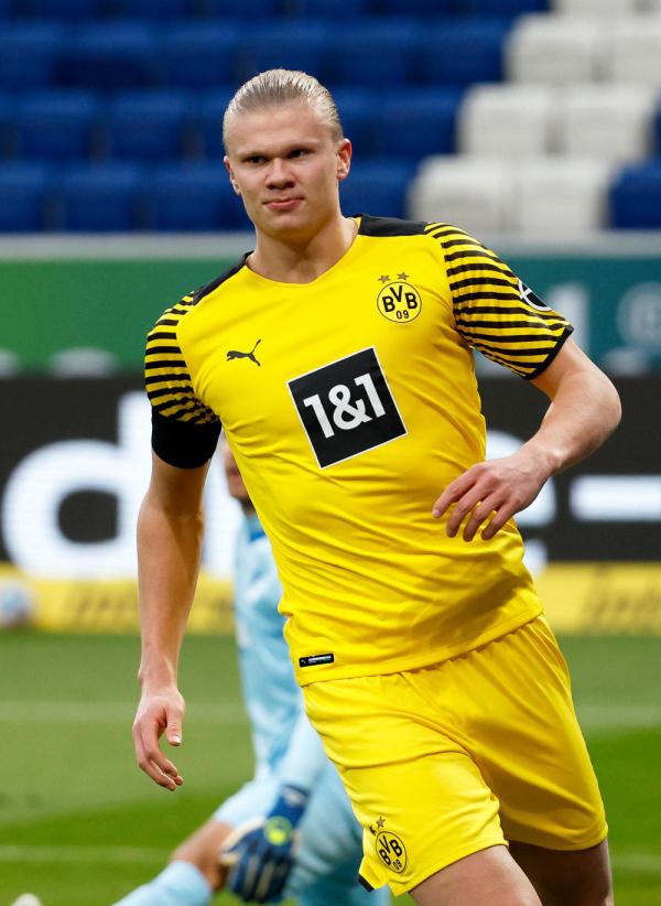 湖人詹姆斯关键封盖锁定胜局（詹姆斯关键盖帽助湖人锁定胜利）