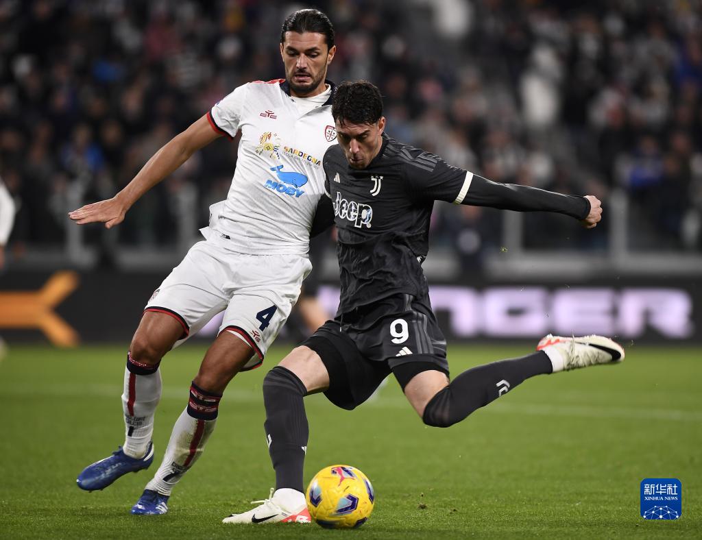 青岛西海岸主教练邵佳一成功保级，郑智接任后计划邀请黄博文、李雷雷等助教，助力球队发展。（邵佳一率青岛西海岸完成保级，郑智接任拟邀黄博文、李雷雷加盟教练组助力球队发展）