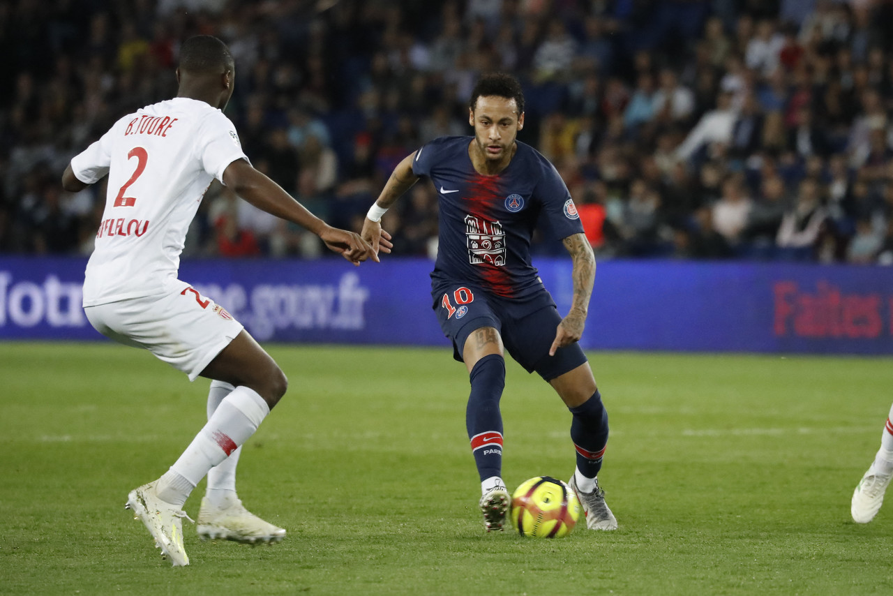 WBC正式批准乌西克迎战维尔德，重量级大战一触即发！（WBC官宣乌西克对阵维尔德，重量级巅峰之战即将上演）