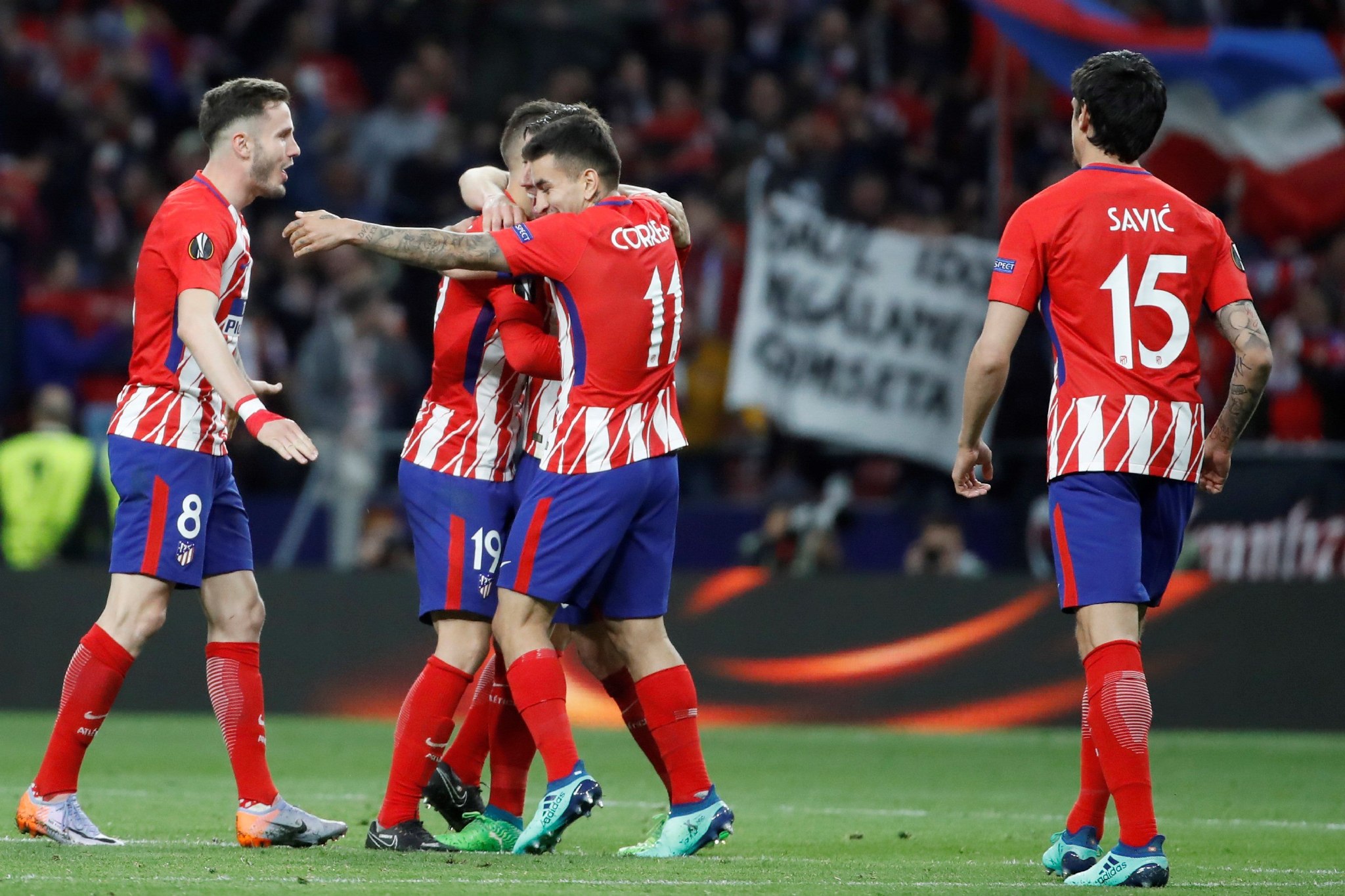 英超半场：泰特、威尔逊破门，维卡里奥送空门，热刺2-0富勒姆（英超半场战报：泰特、威尔逊进球，维卡里奥失误送空门，热刺2-0领先富勒姆）