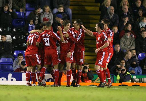 卡尔：我一直在提高右脚技术，能在17岁欧冠进球意义重大（卡尔：专注提升右脚能力，17岁欧冠破门意义非凡）