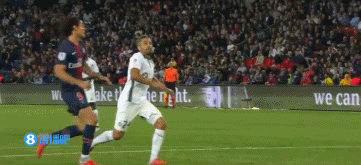 凯恩回应与巴萨传闻：我没和任何人接触，现在在拜仁很开心（凯恩谈巴萨传闻：未与任何人接触，在拜仁过得很开心）