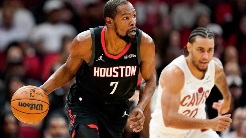 杜兰特28+4+8一战造两大纪录，申京缺阵阿门砍31分，火箭大胜太阳（杜兰特28分4板8助写两项纪录，申京缺席阿门轰31分，火箭轻取太阳）