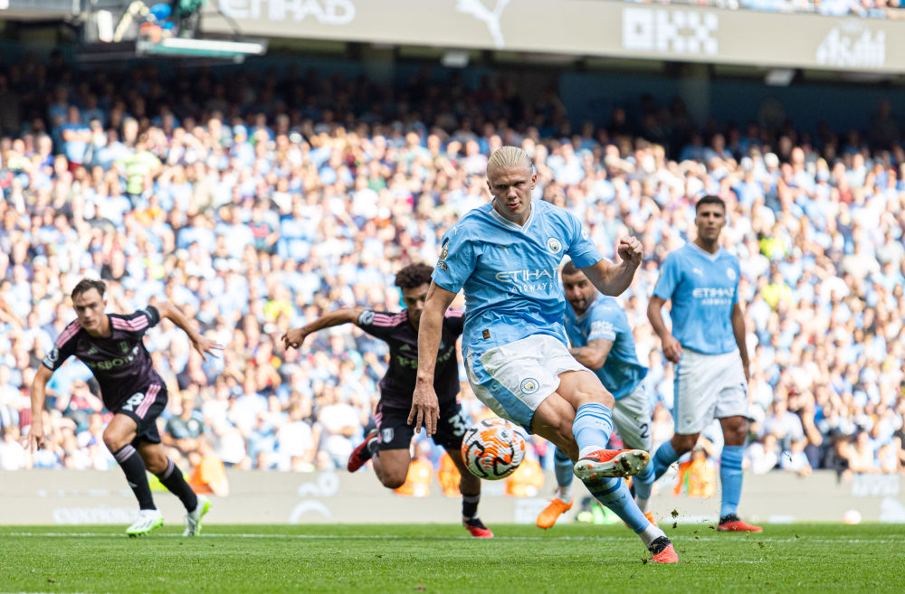 欧冠球员表现评析：C罗连续进球,（欧冠球员状态观察：C罗连场建功）